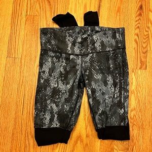 Alo Yoga Goddess Pants w/ Gray Snakeskin Print Shorts & Black Ribbed Ruched Legs